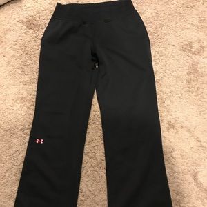 Women’s black Under Armour sweatpants! EUC